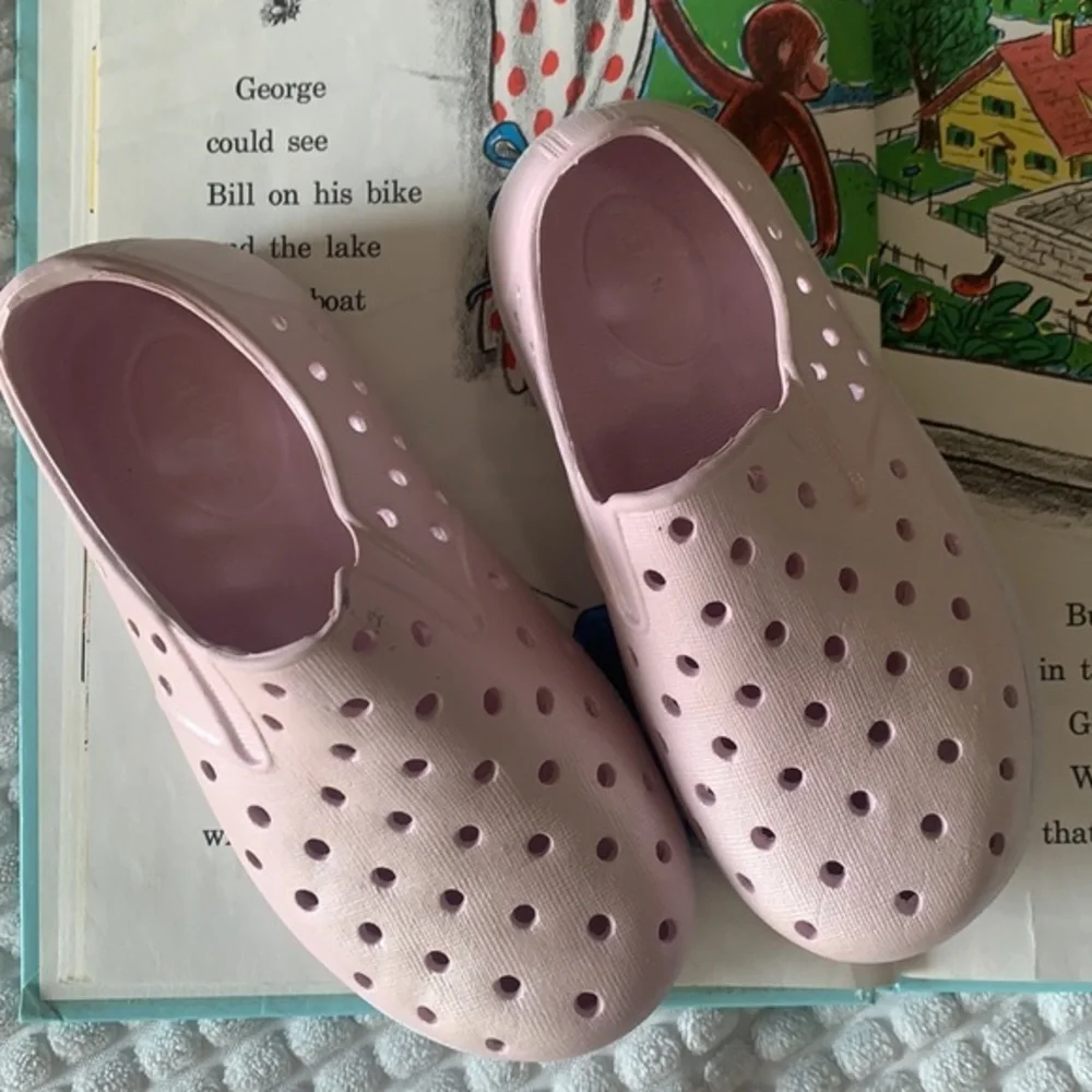 2 pairs Baby girl shoes.  Size 7‎ and newborn size